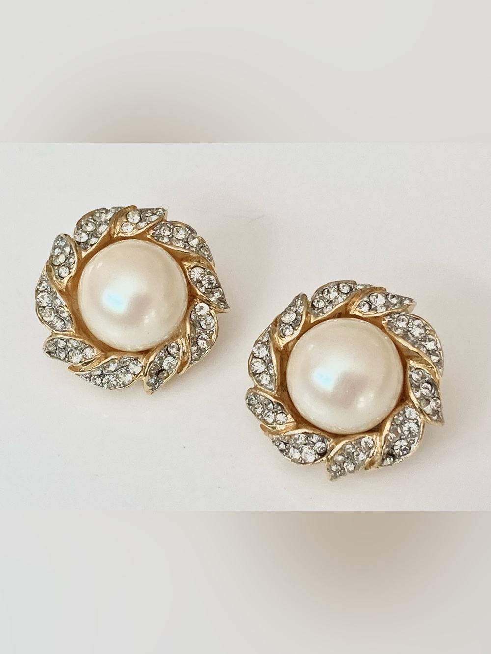 Vintage 80s Kenneth Jay Lane gold tone faux pearl rhinestone clip on earrings